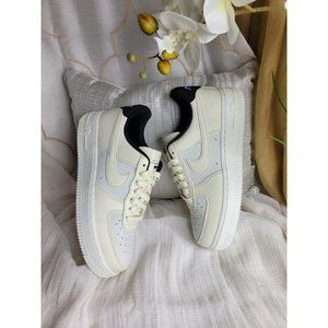 E26 SIZE 8 WOMEN'S NIKE AIR FORCE 1'07 LOW LX SAIL / COCONUT DZ2708 101